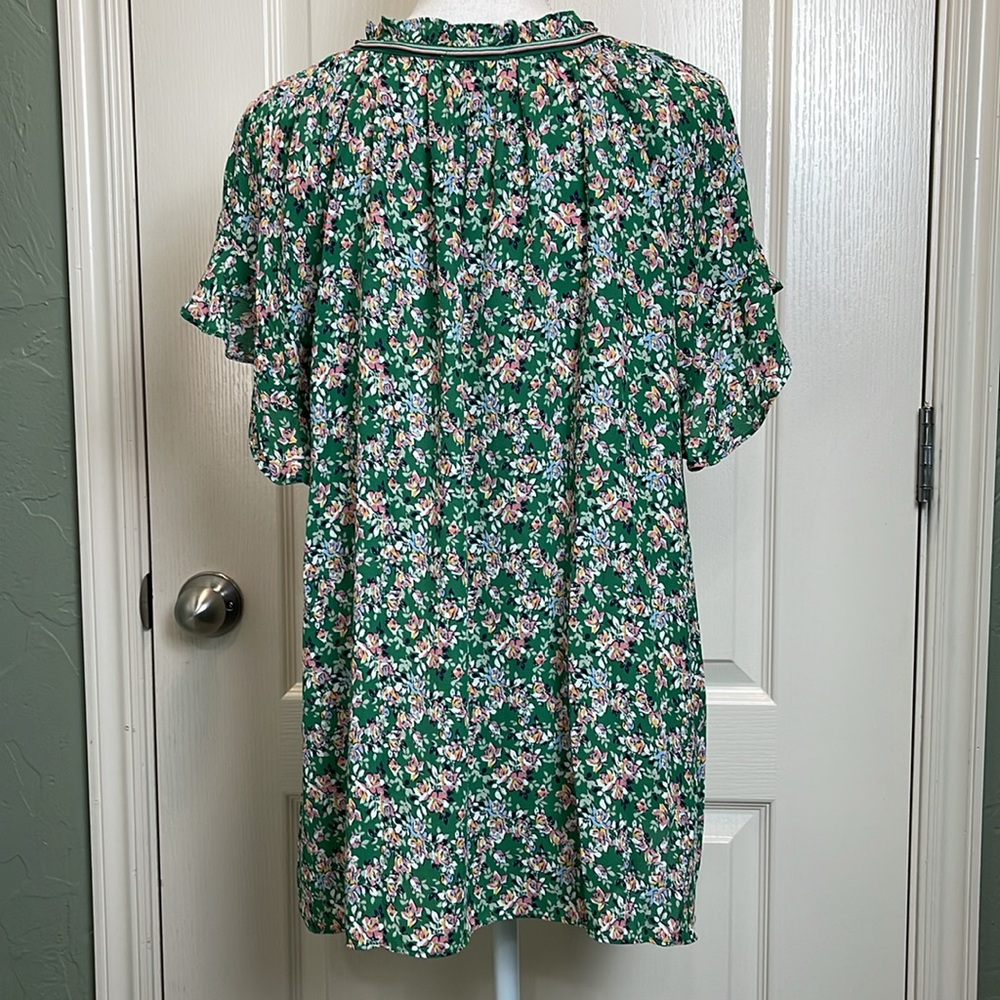 EUC Max Studio Green Floral Blouse size 1X - Picture 2 of 3